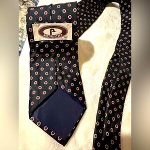 Vintage Bert Pulitzer tie, navy & red medallion print.